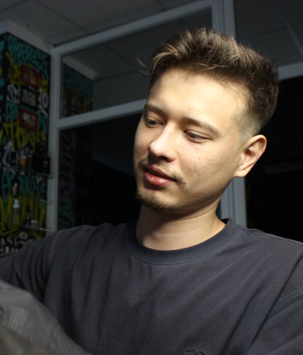 Данияр